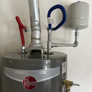 WATER HEATER INSTALL WITH EXPANSION TANK ALSO AVAILABLE. SCHEDULE YOUR APPOINTMENT. (SAME DAY SERVICE) 
TYJ PLUMBING 915-400-7300