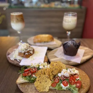 Mozzarella Avocado Toast