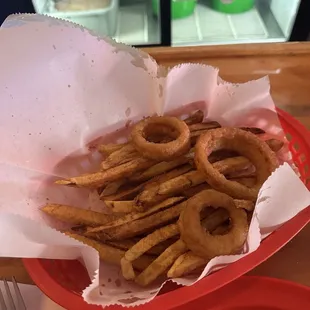 Frings: Half Fries - Half Onion Rings