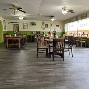 Dining room very clean.
