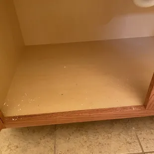 And yet another cleaned cabinet in the bathroom