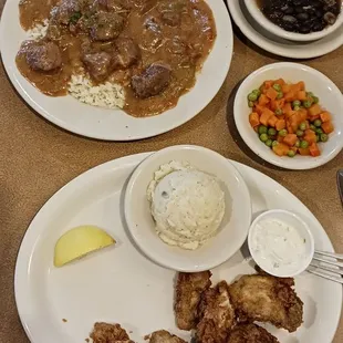Fried oysters with pepper steak over rice