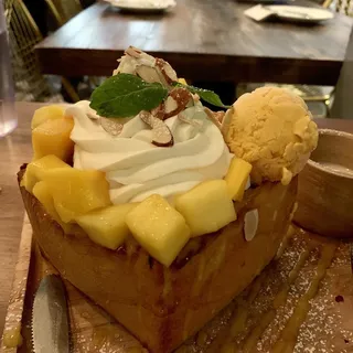 MANGO STICKY RICE TOAST