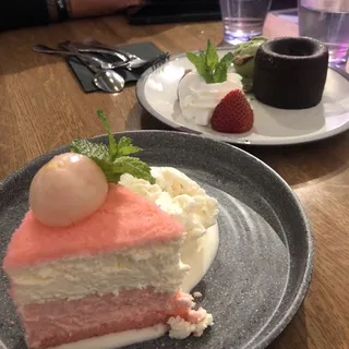 DOUBLE FROMAGE LYCHEE CHEESECAKE (Slice)