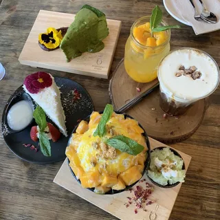 YOUNG COCONUT PANDAN CREPE CAKE (Slice)