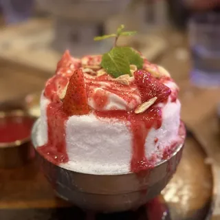 STRAWBERRY MATCHA FIZZ