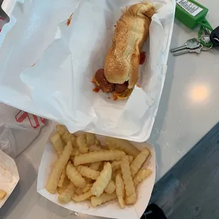 Semi frozen dog with non of the onions or peppers we requested.  Uncooked fries  $25 down the drain 30 min wait time.  .