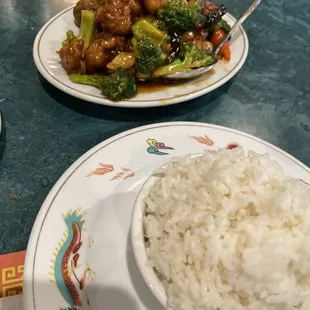 General spicy chicken entree w/ white rice