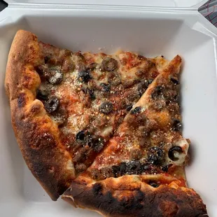 Pizza special, 2 slices and fountain drink