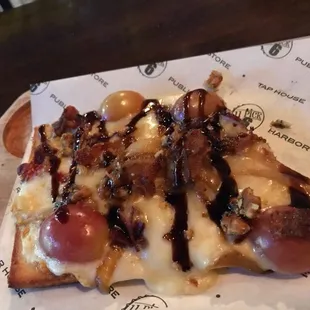 Grape bacon flatbread