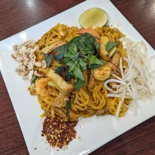 Pad Thai w/ Shrimp and Chicken