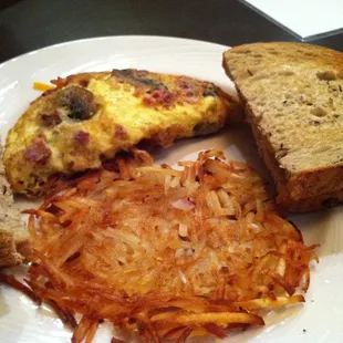 Omelet with Hashbrowns and Rye Toast