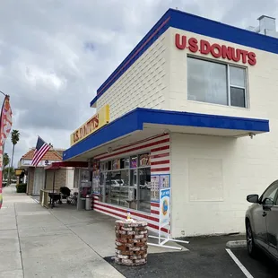 Walk up and order at the window.