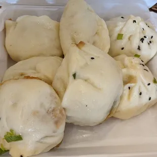 Mix of beef and pork/chives buns (4 to an order)