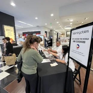 It was so cool that so many people knew exactly what ube was and  they were so excited to get some of ours !!