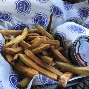 Cheeseburger with fries