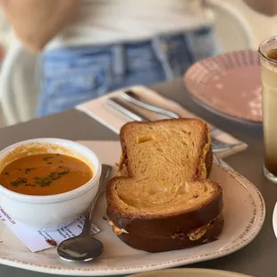Tomato soup &amp; grilled cheese