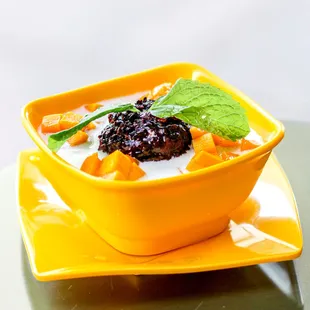Mango black sticky rice coconut sauce IG: michellelieats