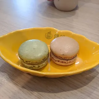 L09. Pistachio Macaron