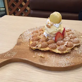 J03. Macaroon Egg Puff with Ice Cream