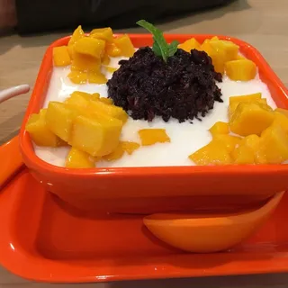 Cold Mango Black Sticky Rice with Coconut Sauce