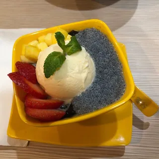 E01. Mango Strawberry Chia with Ice Cream