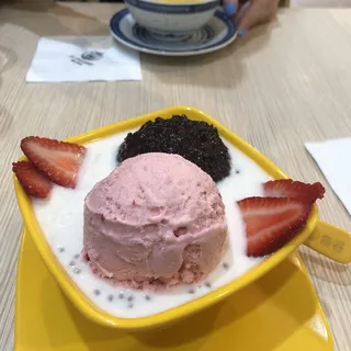 E06. Black Sticky Rice Chia with Ice Cream Coconut Sauce