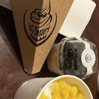 Q01. Mango Pomelo, Mango Black Sticky Rice Coconut Sauce and Mango Milkshake Combo