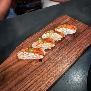 hamachi nigiri