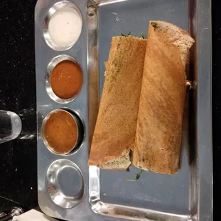 Spinach paneer dosa