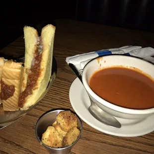 Veggie grilled cheese &amp; tomato basil soup