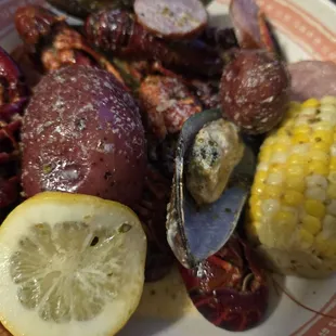 Boil bag with crawfish, black mussels ans sausage