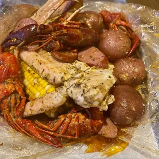 1pound Snow crab boil with sausage, potatoes, corn, and crawfish.