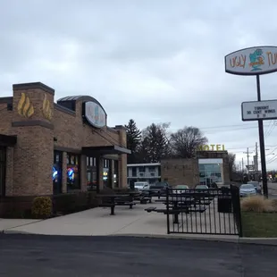 the outside of the restaurant