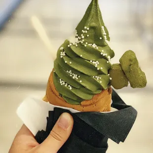 Matcha Taiyaki with Red Bean, rice sprinkles and mochi topping