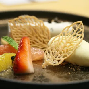 Dessert: hojicha tea cheesecake, served with fruits