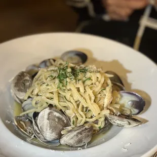linguine alle vongole veraci e vermentino