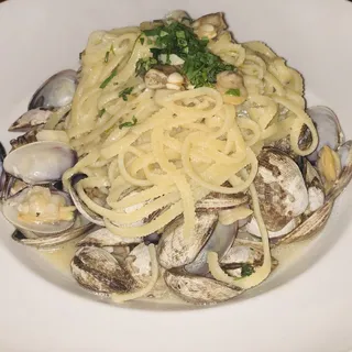 linguine alle vongole veraci e vermentino