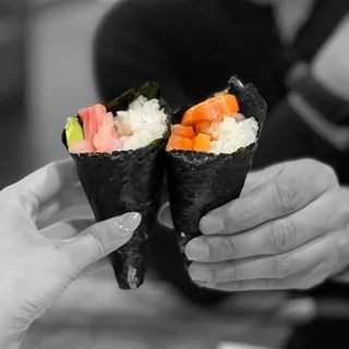 Salmon Avocado Handroll