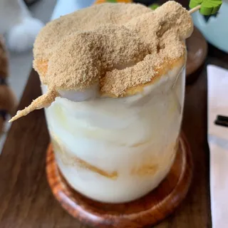 Ice Jelly in Brown Sugar Sauce w. Osmanthus Sauce