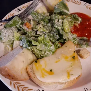 Ceasar salad with garlic bread