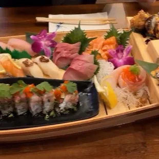 Sushi &amp; Sashimi Lovers Boat for 2