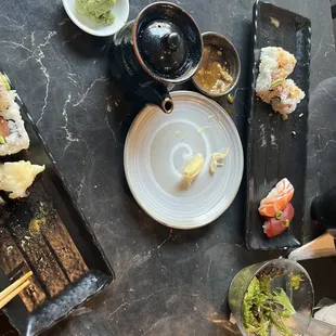 Sushi combo miso soup, salad, 4pices sushi and 1 roll.