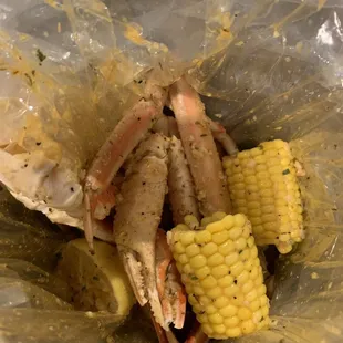 Snow crab, corn, potatoes, butter and lemon in a mild spicy garlic sauce.