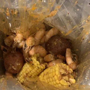 Shrimp, corn, potatoes, butter and lemon in a garlic sauce.