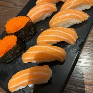 Salmon nigiri