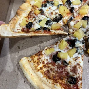You can see the ledge where toppings should be