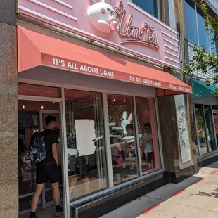 the outside of a restaurant