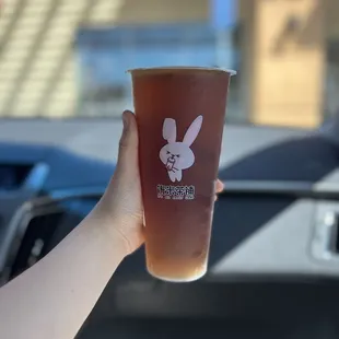 - White Peach Oolong Milk Tea (IG: chelchomps)