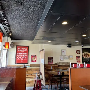 the interior of a fast food restaurant